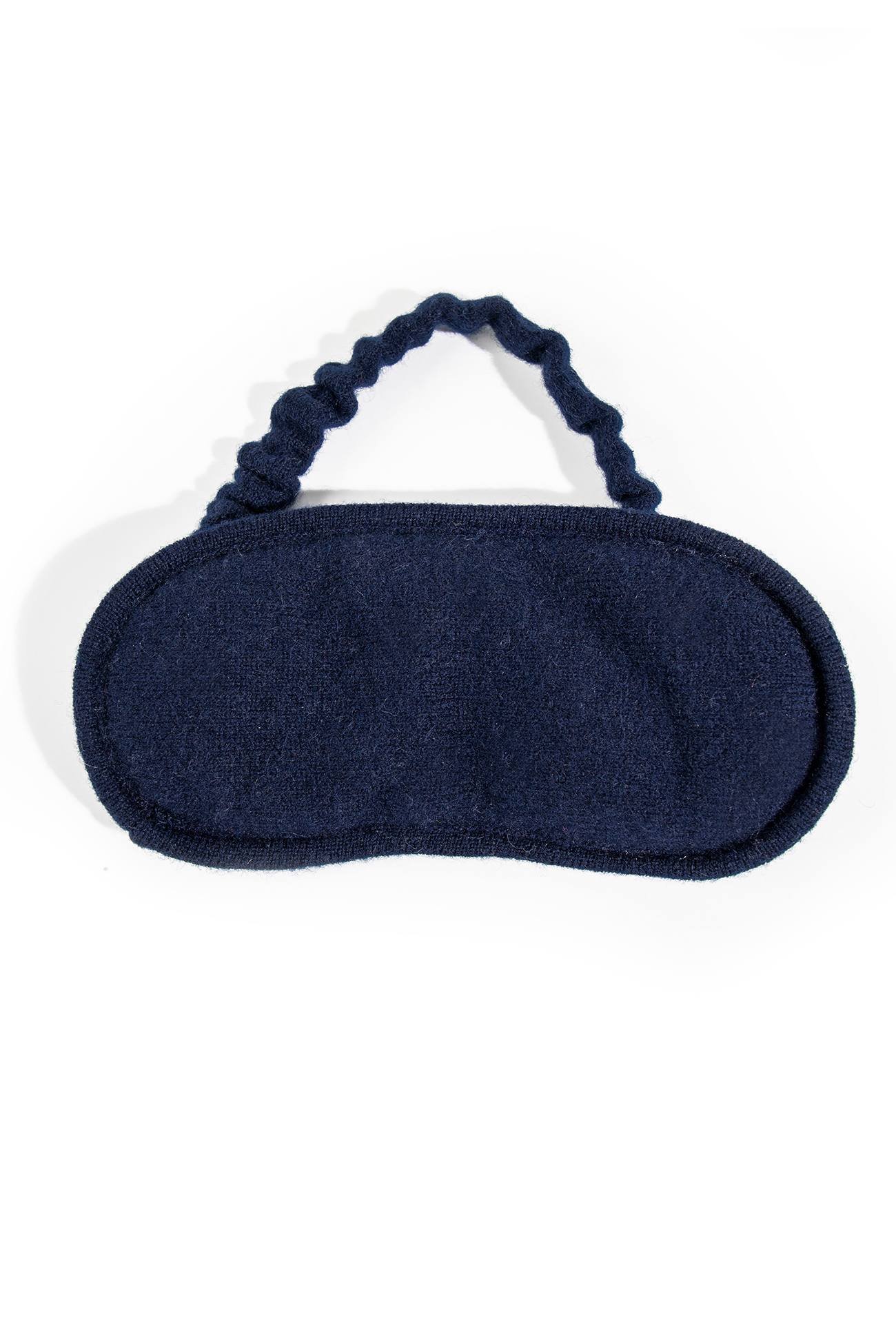 THE CASHMERE TRAVEL SET