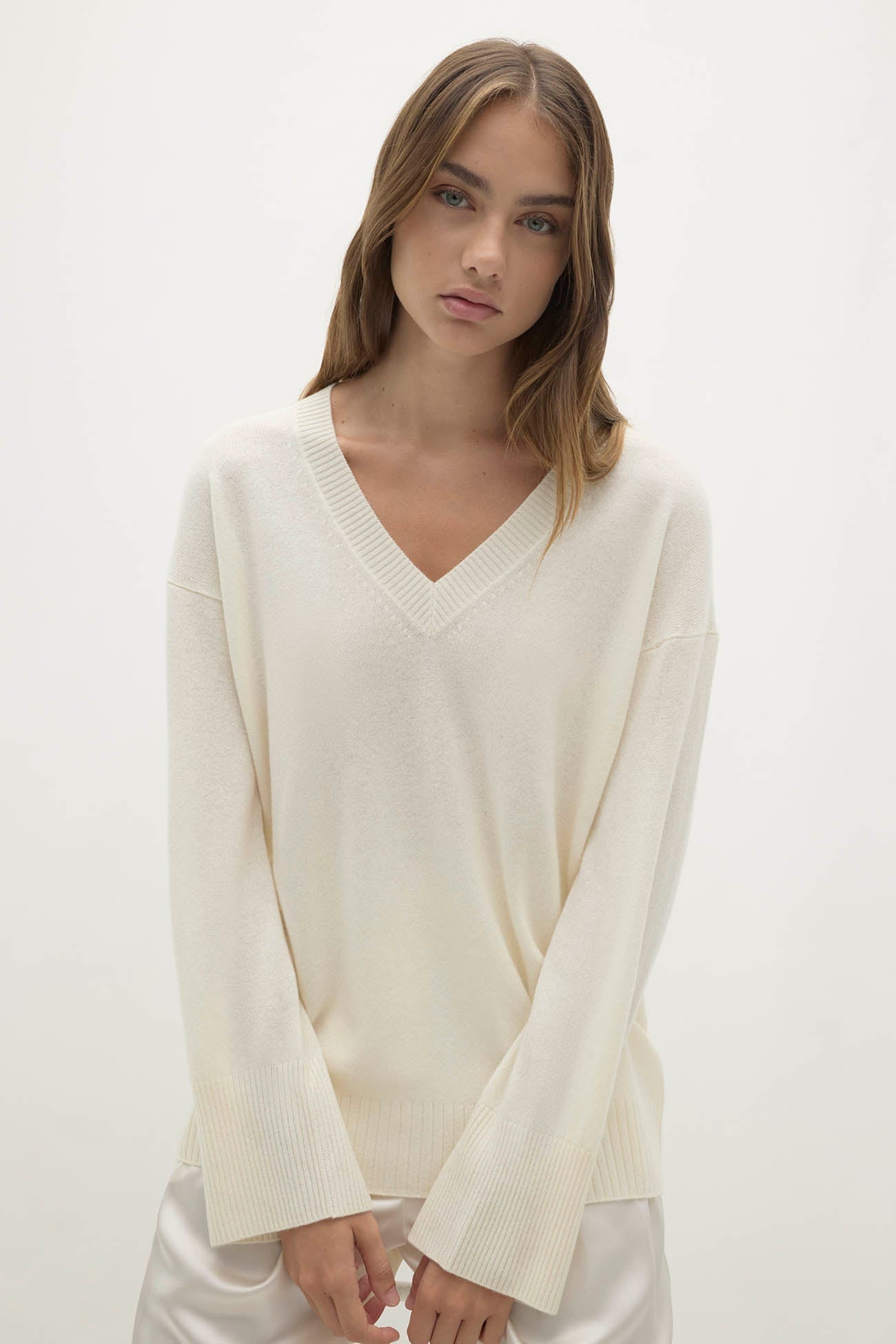 VIOLA V-NECK CASHMERE SWEATER