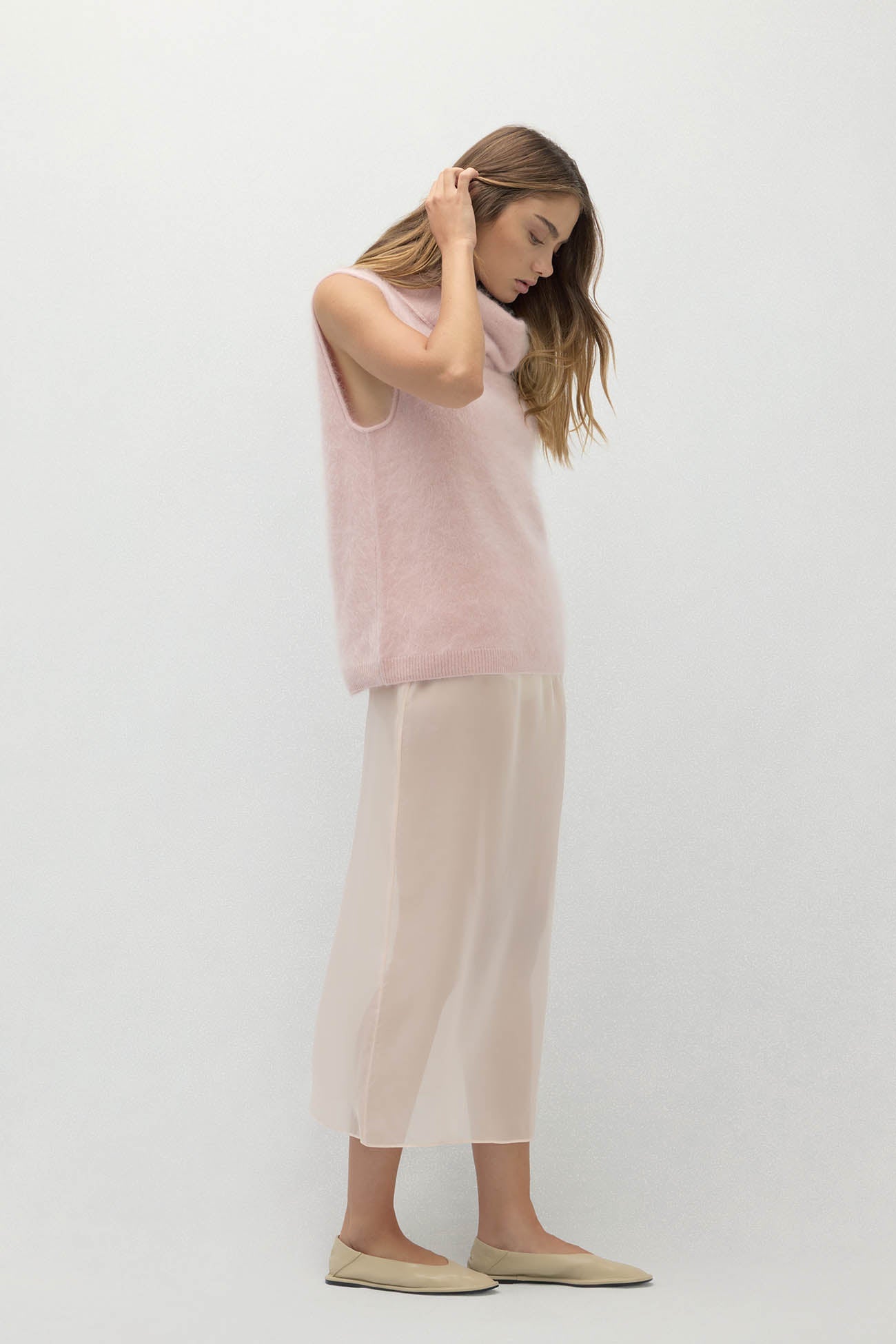 CHIARA SLEEVELESS TURTLENECK SWEATER