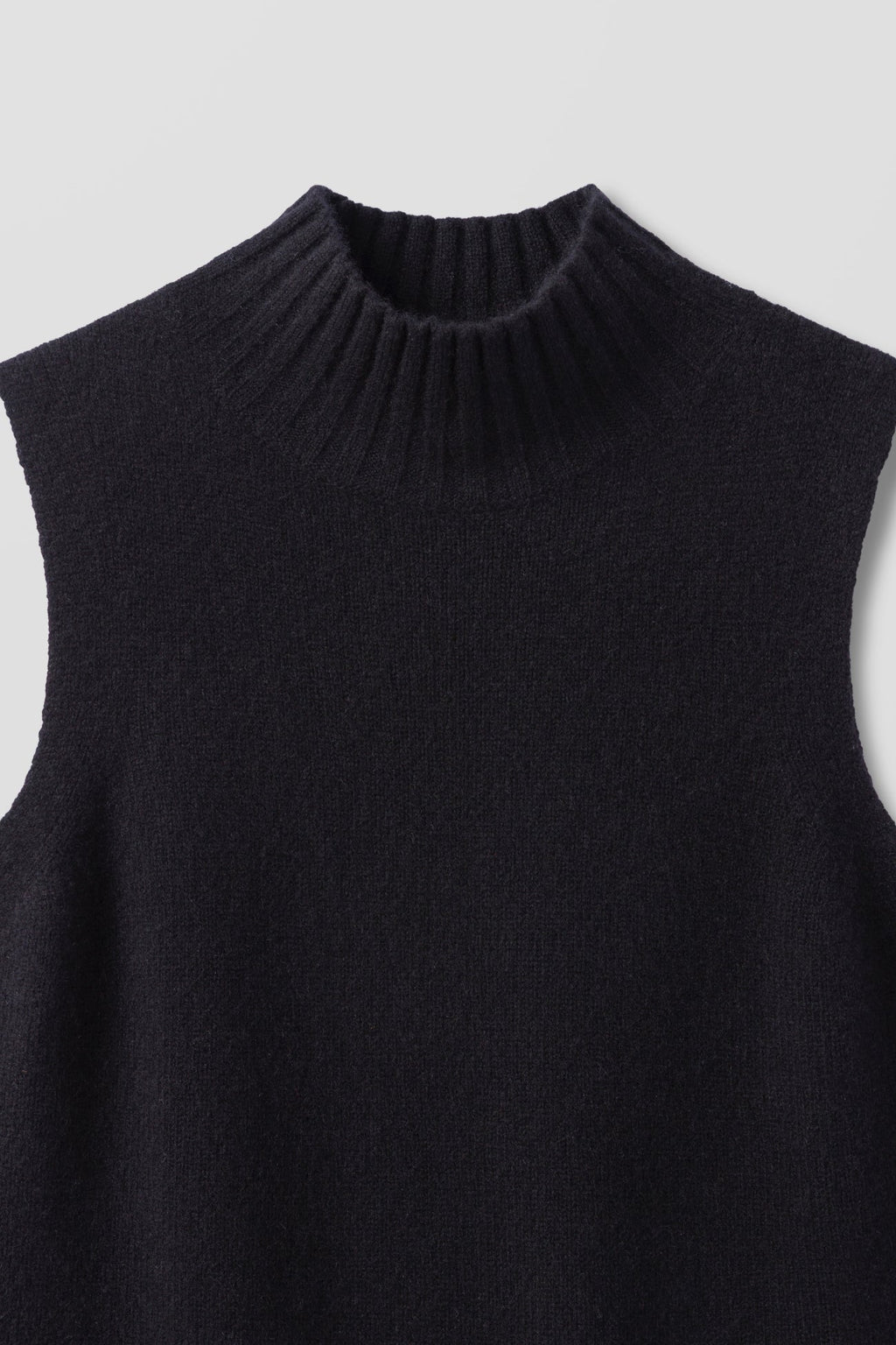 LOUISA SLEEVELESS MOCK NECK