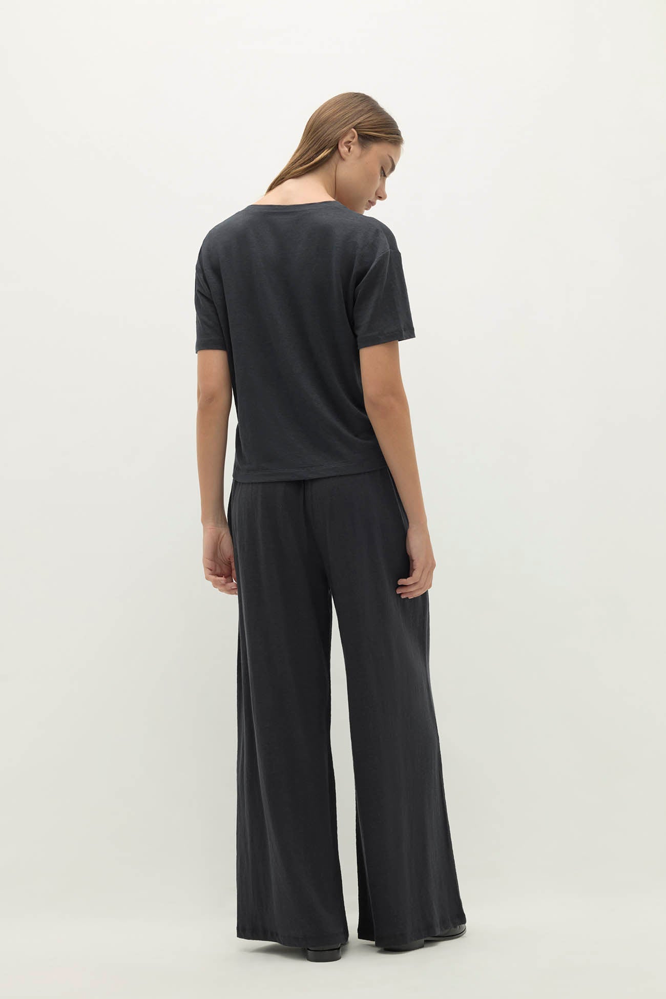 TAWNIE LINEN V-NECK TEE